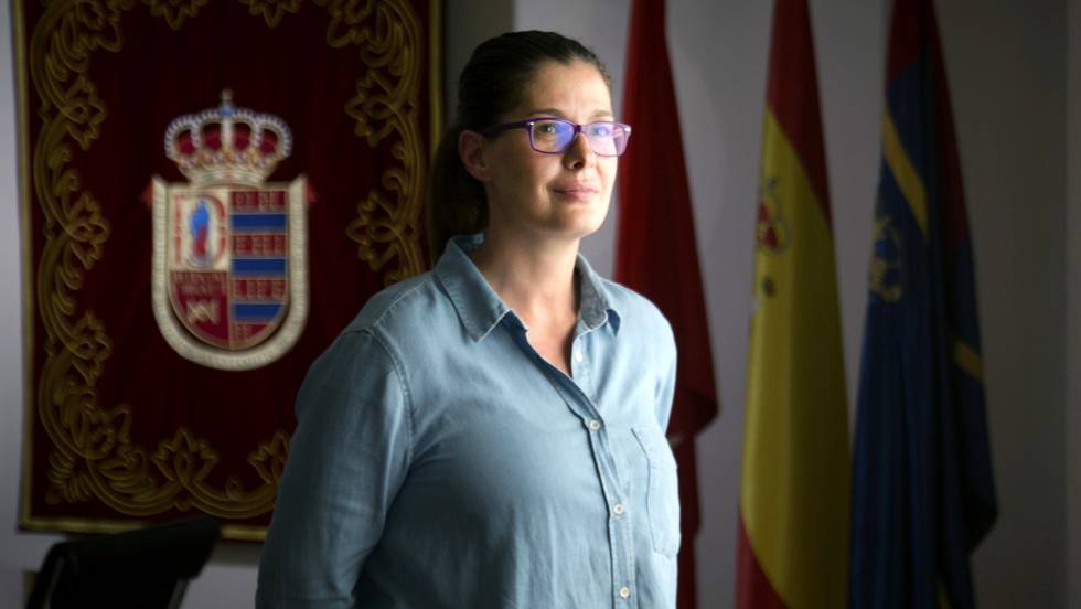 La alcaldesa de Móstoles, Noelia Posse, en su despacho del Ayuntamiento. Foto: S. Burgos